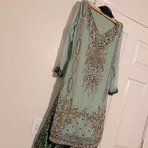 Pakistani shalwar kameez with dupatta included